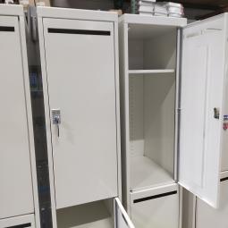  - 3x 2-deurs witte metalen lockerkasten (118)