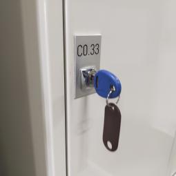  - 3x 2-deurs witte metalen lockerkasten (121)