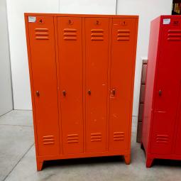  - 4-deurs industriele metalen lockerkasten div kleuren met lakschade (18)