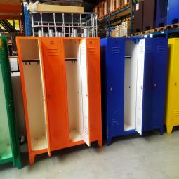  - 4-deurs industriele metalen lockerkasten div kleuren met lakschade (62)