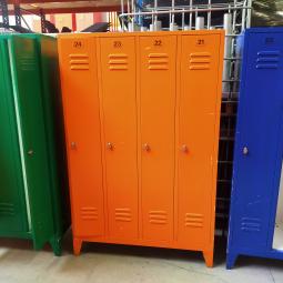  - 4-deurs industriele metalen lockerkasten div kleuren met lakschade (88)