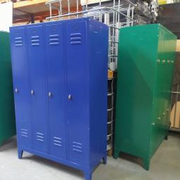  - 4-deurs industriele metalen lockerkasten div kleuren met lakschade (117)