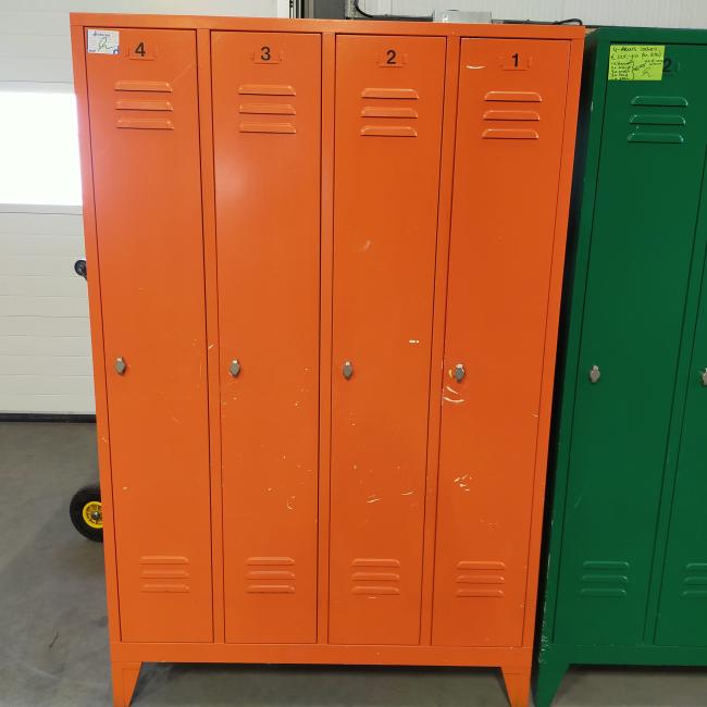  - 4-deurs industriele metalen lockerkasten div kleuren met lakschade (128)