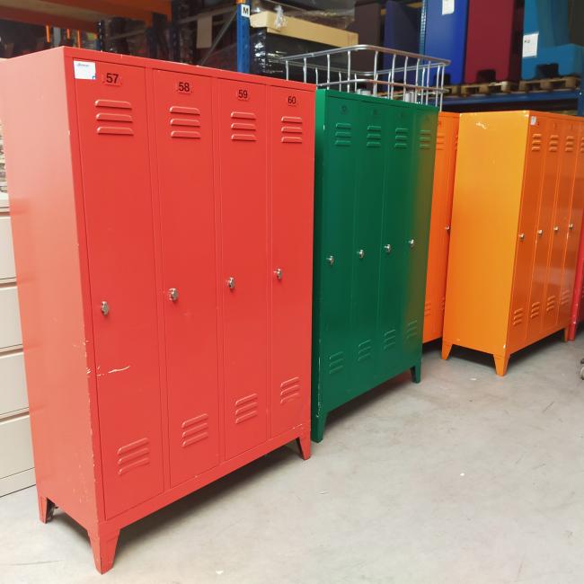  - 4-deurs industriele metalen lockerkasten div kleuren met lakschade (11)