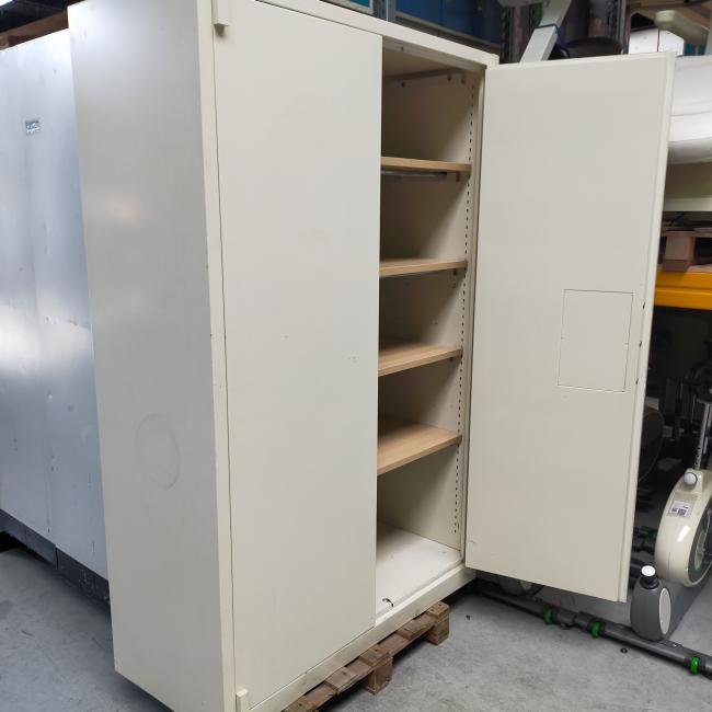  - 4x 795,- p.st. De Raat 195x126x55 grote zware brandvertragende kluiskasten met sleutel en 4 schappen cm (65)