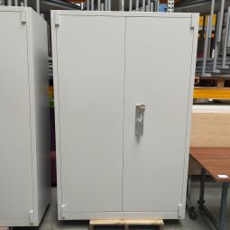  - 4x 795,- p.st. De Raat 195x126x55 grote zware brandvertragende kluiskasten met sleutel en 4 schappen cm (67)
