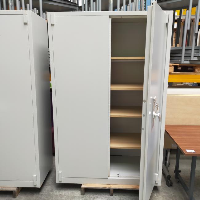  - 4x 795,- p.st. De Raat 195x126x55 grote zware brandvertragende kluiskasten met sleutel en 4 schappen cm (70)