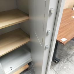  - 4x 795,- p.st. De Raat 195x126x55 grote zware brandvertragende kluiskasten met sleutel en 4 schappen cm (71)