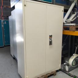  - 4x 795,- p.st. De Raat 195x126x55 grote zware brandvertragende kluiskasten met sleutel en 4 schappen cm (77)