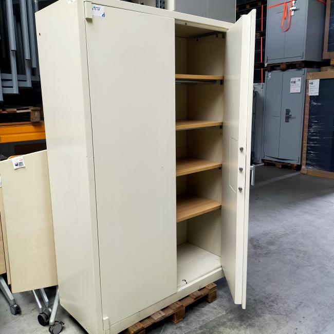  - 4x 795,- p.st. De Raat 195x126x55 grote zware brandvertragende kluiskasten met sleutel en 4 schappen cm (44)