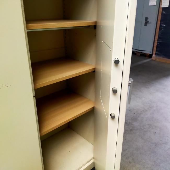  - 4x 795,- p.st. De Raat 195x126x55 grote zware brandvertragende kluiskasten met sleutel en 4 schappen cm (45)