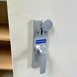  - 4x 795,- p.st. De Raat 195x126x55 grote zware brandvertragende kluiskasten met sleutel en 4 schappen cm (48)