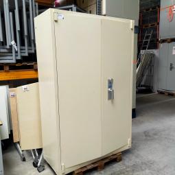  - 4x 795,- p.st. De Raat 195x126x55 grote zware brandvertragende kluiskasten met sleutel en 4 schappen cm (53)