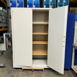  - 4x 795,- p.st. De Raat 195x126x55 grote zware brandvertragende kluiskasten met sleutel en 4 schappen cm (55)