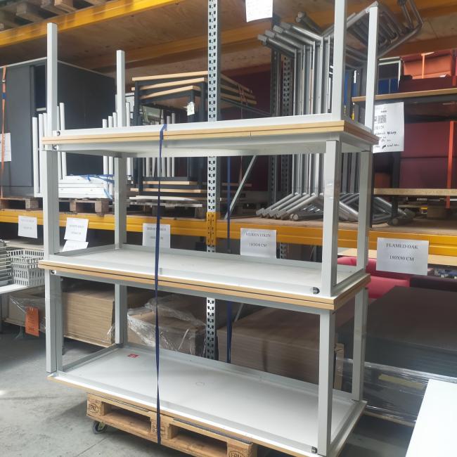  - 5x DE BEUK stevige stalen werkbanken werktafels 125,- p.st (284)