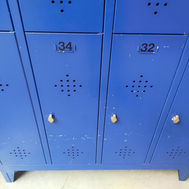  - 8-deurs retro vintage industriele metalen lockerkast 1x groen en 1x blauw (24)