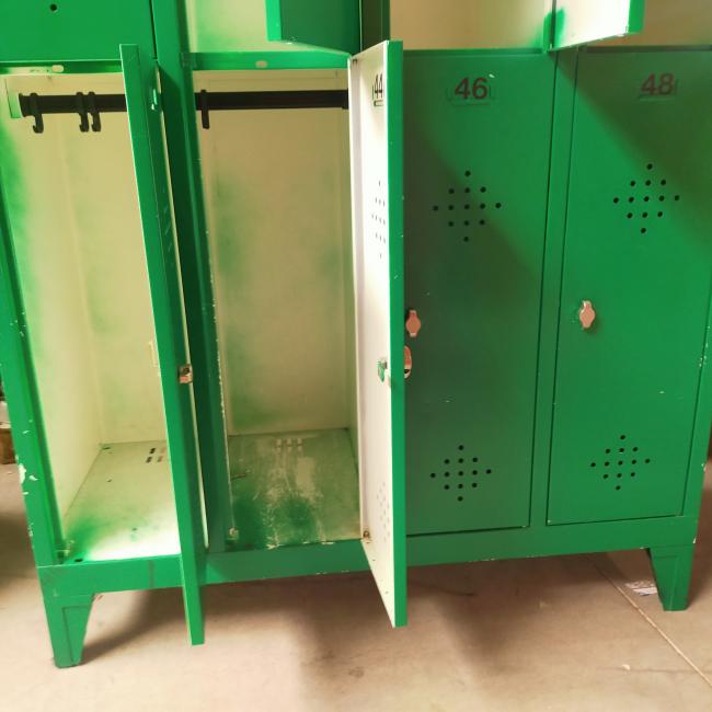  - 8-deurs retro vintage industriele metalen lockerkast 1x groen en 1x blauw (9)