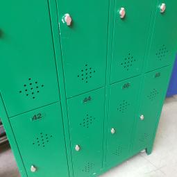  - 8-deurs retro vintage industriele metalen lockerkast 1x groen en 1x blauw (12)