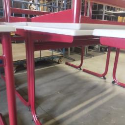  - eromes schooltafels grijs houten blad met rood stalen frame (12)