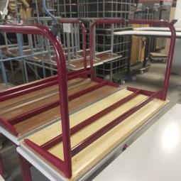  - eromes schooltafels grijs houten blad met rood stalen frame (13)