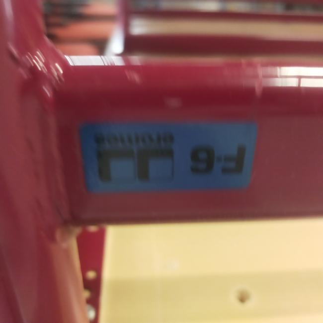  - eromes schooltafels grijs houten blad met rood stalen frame (14)