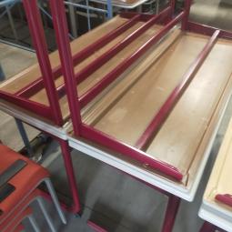  - eromes schooltafels grijs houten blad met rood stalen frame (15)