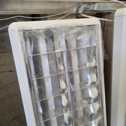  - 2X OPBOUW HANGLAMP TL 2X58 WATT MET BOVEN EN ONDERVERLICHTING AFM 160X35X10 CM  (3)