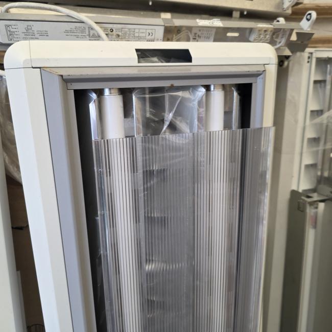  - 2X OPBOUW HANGLAMP TL 2X58 WATT MET BOVEN EN ONDERVERLICHTING AFM 160X35X10 CM  (1)