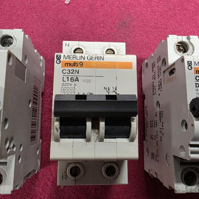  - 1x automaat L16A merlin gerin  (2)