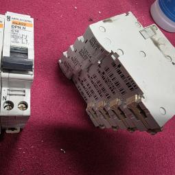  - 14x C16 merlin gerin  (6)