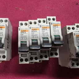  - 14x C16 merlin gerin  (3)