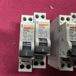  - 14x C16 merlin gerin  (1)