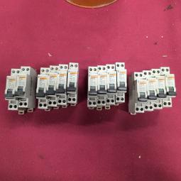  - 14x C16 merlin gerin  (5)