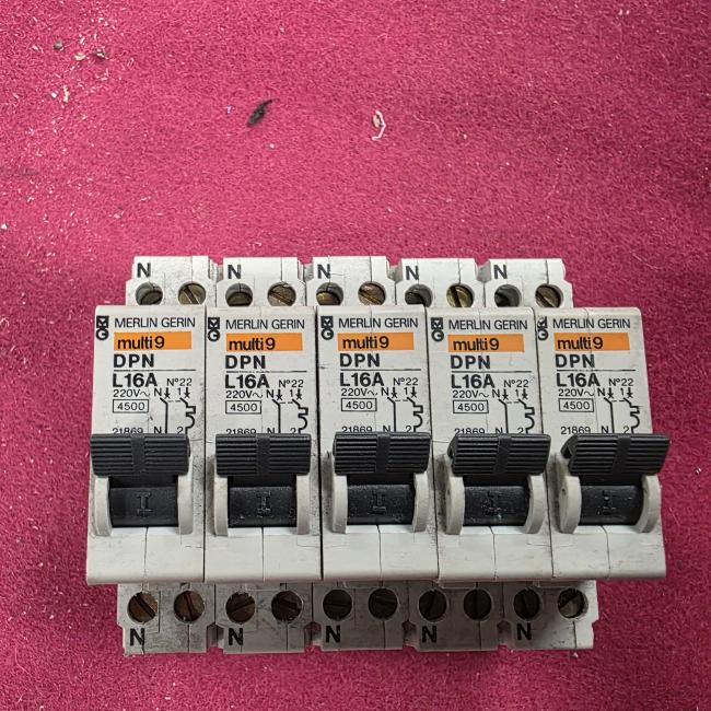  - 5x automaten L16A merlin gerin  (1)