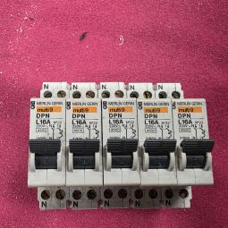  - 5x automaten L16A merlin gerin  (1)