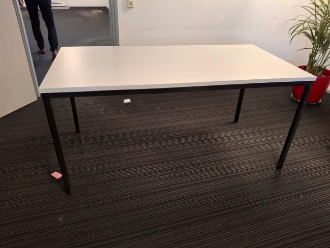  - inofec grijze tafel zwart frame.msg