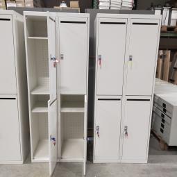  - partij 4-deurs witte metalen lockerkasten voor info zie 2-deurs (7)