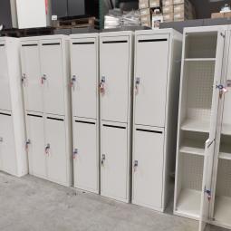  - partij 4-deurs witte metalen lockerkasten voor info zie 2-deurs (8)