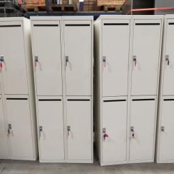  - partij 4-deurs witte metalen lockerkasten voor info zie 2-deurs (6)