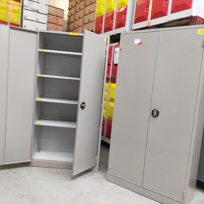  - set 2x stalen werkplaats garage berging (18)