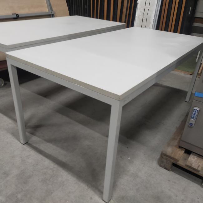  - SET 2X STEVIGE WERKTAFELS KANTINETAFELS GRIJS NIET DEMONTABEL (7)