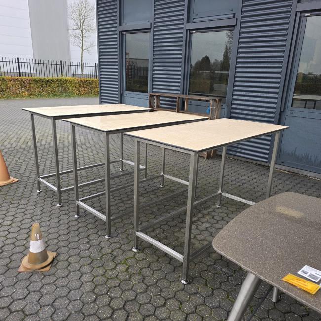  - rvs werktafel 140x70 cm hoogte 101 cm  (2)