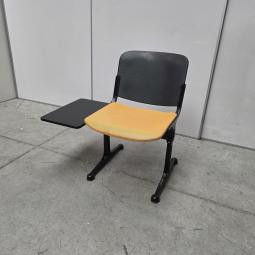  - wachtkamerstoel met tafel  (2)