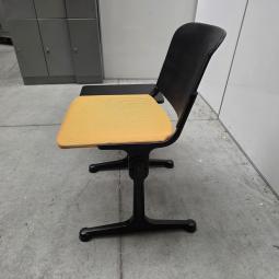  - wachtkamerstoel met tafel  (1)