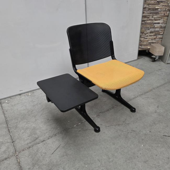  - wachtkamerstoel met tafel  (3)