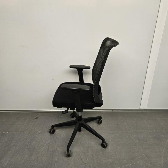  - 2025-10-16 12.04.32