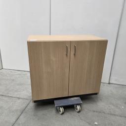  - degelijke houten lage  2-drs kast afm 90x45x77 hoog   (2)