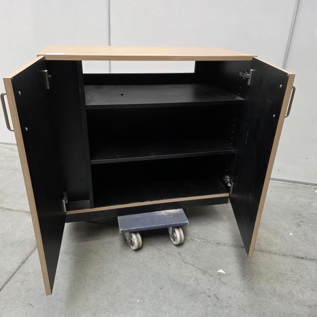  - degelijke houten lage  2-drs kast afm 90x45x77 hoog   (3)