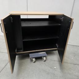  - degelijke houten lage  2-drs kast afm 90x45x77 hoog   (3)