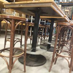 - kroeg meubilair bruin café stoelen barkrukken bartafels (1)